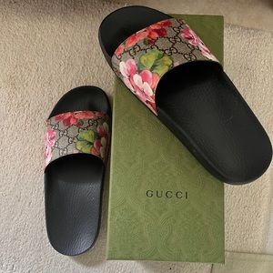 NWT + box - Gucci GG Blooms Supreme floral slide sandal